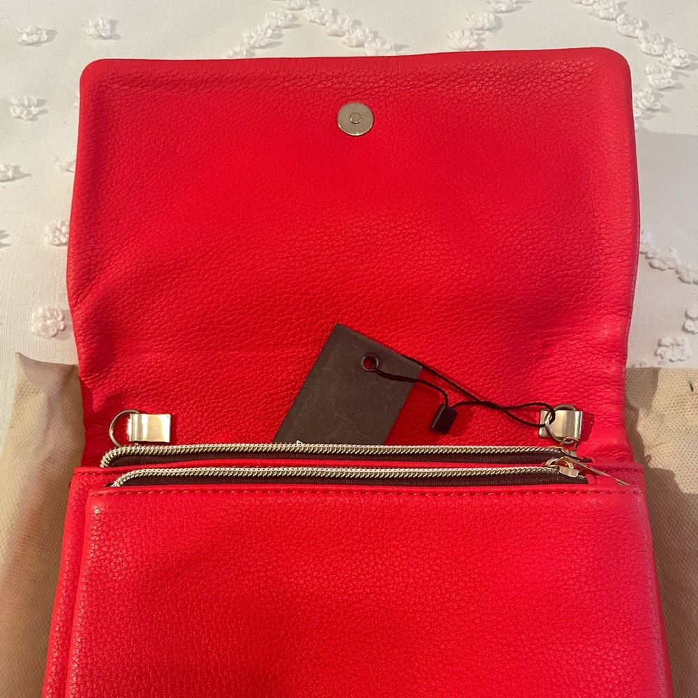 Red clutch